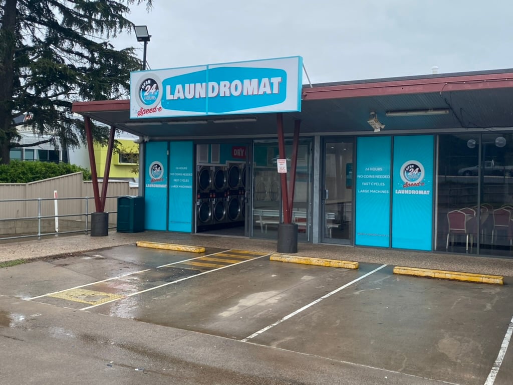 Franchise Laundromat Front